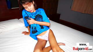 ���อมผมสีน้ำตาลมือสมัครเล่นแน่นอนคนเอเชีย bargirl ขึ้นอยู่กับชาวยุโรปไอ้จ้อน