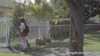 ���นุ่มสาวบริสุทธิ์คิดถึงชั้นเรียนเพื่อมาทำลายแฟนของเธอ