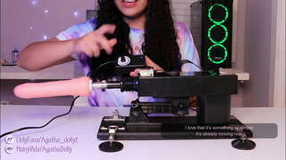 ORGASMO A CHORROS CON MI MÁQUINA SEXUAL - AGATHA DOLLY