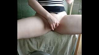 Girl with a big ass gets an orgasm on washing machine and a Vibrator