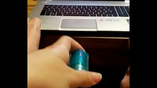 Anschauen von porno allein zu Hause mit meinem dildo...