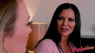 ���రో చూపిస్తుంది కుమార్తె కలిగి ఎలా లెస్బియన్ సెక్స్