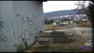 ���ู้หญิงที่เป็นมากเหมือและเธอต้องการแม่งตรงไปยังถนน