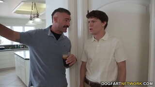 Petite Ebony Chanel Skye Macht Anal Sex Mit Großen Weißen Schwänze